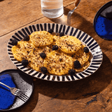 Le plat de présentation, en bleu nuit