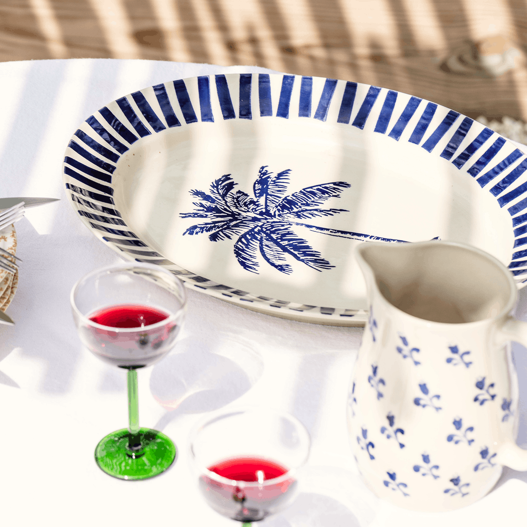 Le plat de présentation, en bleu nuit